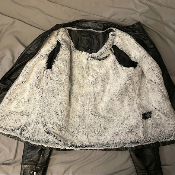 Faux leather moto riding jacket soft fur lining removable hood zip up pockets - Picture 3 of 8